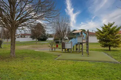 Aire de jeux pour enfants de l'établissement Le Saintonge #Jardin#Calme