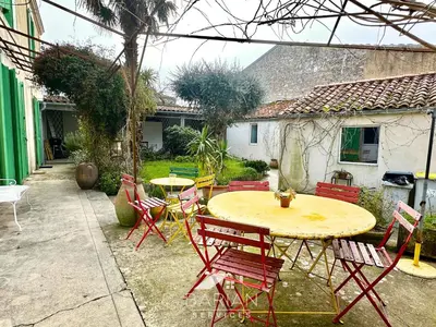 Jardin de l'établissement Charmante Maison Familiale - Grande Capacité