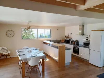 Cuisine ou kitchenette dans l'établissement Le Carrelet 300m walk to a beach