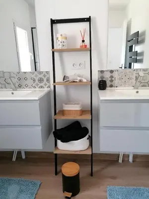 Salle de bains dans l'établissement campagne chaleureuse