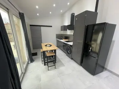 Cuisine ou kitchenette dans l'établissement Maison à la campagne au bord de la ville