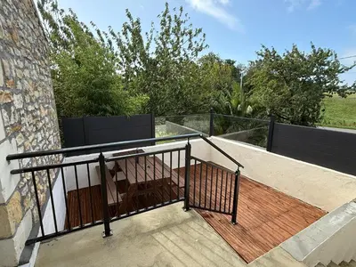 Balcon ou terrasse dans l'établissement les gites du péré
