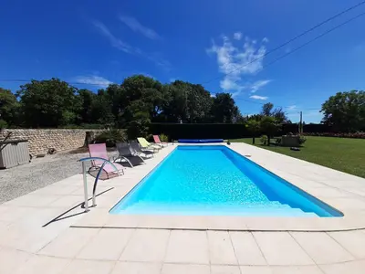 Piscine de l'établissement Villa de charme LA ROCHE AUX LIONS ou située à proximité