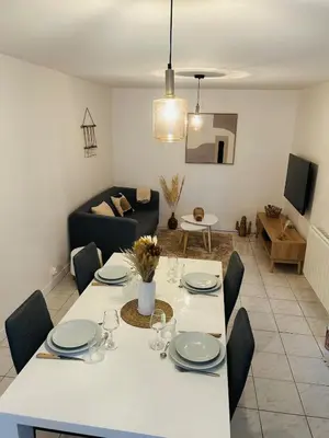 Coin salon dans l'établissement La pause Biardaise -Appartement 2 chambres à Biard
