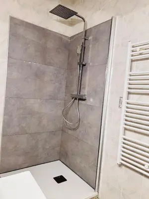 Salle de bains dans l'établissement La pause Biardaise -Appartement 2 chambres à Biard