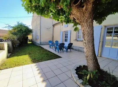 Jardin de l'établissement L 'Églantine, Gîte 6 personnes