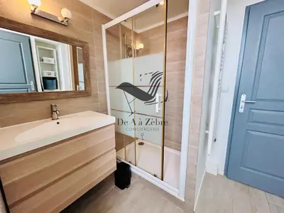 Salle de bains dans l'établissement L'impasse des Vagues - Logement tout confort proche des plages