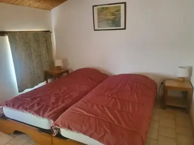 Un ou plusieurs lits dans un hébergement de l'établissement Maison spacieuse près du centre équestre