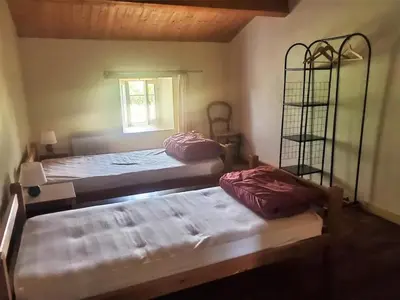 Un ou plusieurs lits dans un hébergement de l'établissement Maison spacieuse près du centre équestre
