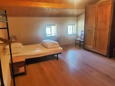 Un ou plusieurs lits dans un hébergement de l'établissement Maison spacieuse près du centre équestre