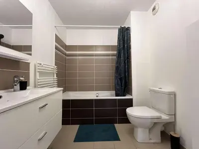 Salle de bains dans l'établissement Appartement T2 - LA ROCHELLE - LR910-012