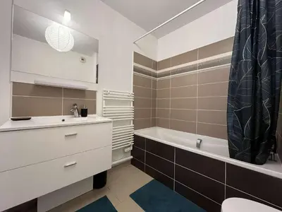 Salle de bains dans l'établissement Appartement T2 - LA ROCHELLE - LR910-012