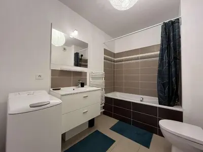 Salle de bains dans l'établissement Appartement T2 - LA ROCHELLE - LR910-012