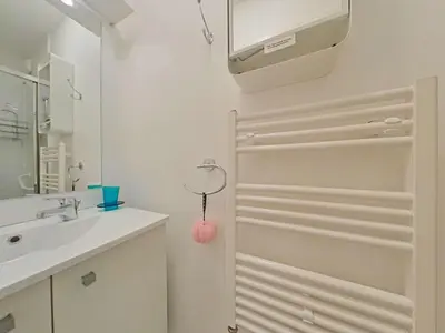 Salle de bains dans l'établissement Appt 3 pièces LA ROCHELLE - LR360-307