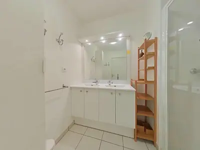 Salle de bains dans l'établissement Appt 3 pièces LA ROCHELLE - LR360-307