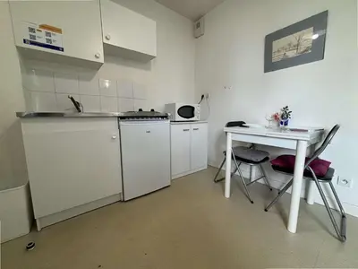 Cuisine ou kitchenette dans l'établissement Studio LA ROCHELLE - LR060-A06