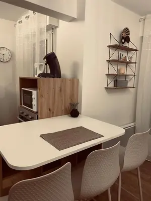 Cuisine ou kitchenette dans l'établissement Appartement moderne Wifi Fibre et Parking privé gratuit avec balcon et ascenseur