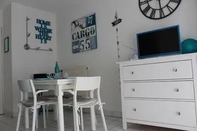 Télévision ou salle de divertissement dans l'établissement Appt 2 pièces CHATELAILLON PLAGE - CL040-309