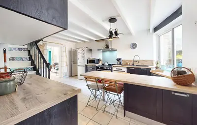 Cuisine ou kitchenette dans l'établissement Awesome Home In Tonnay-Boutonne