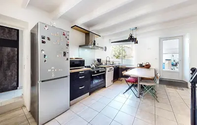 Cuisine ou kitchenette dans l'établissement Awesome Home In Tonnay-Boutonne