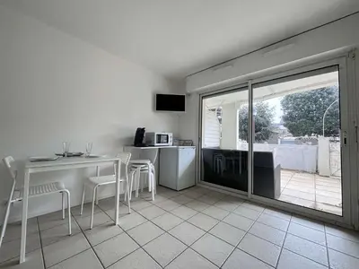 Cuisine ou kitchenette dans l'établissement Appt 1 pièce CHATELAILLON PLAGE - CL090-021