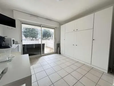 Cuisine ou kitchenette dans l'établissement Appt 1 pièce CHATELAILLON PLAGE - CL090-021