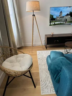 Télévision ou salle de divertissement dans l'établissement El Castillo Face au Château et Climatisé