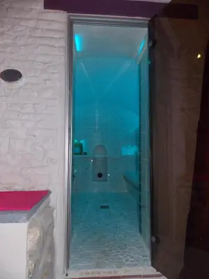 Salle de bains dans l'établissement Dormir Ben Aise Hammam Massages