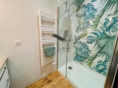 Salle de bains dans l'établissement Le Gambetta - Proche du centre-ville et des thermes