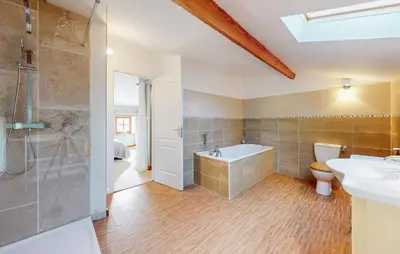 Salle de bains dans l'établissement Pet Friendly Home In Nere
