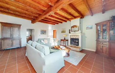 Coin salon dans l'établissement Pet Friendly Home In Nere