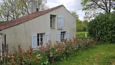 Jardin de l'établissement Maison T2 Meublé à la campagne