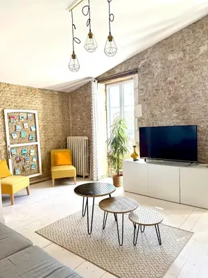 Télévision ou salle de divertissement dans l'établissement Les Villas de Grammont 260