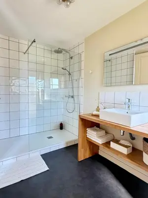 Salle de bains dans l'établissement Les Villas de Grammont 260