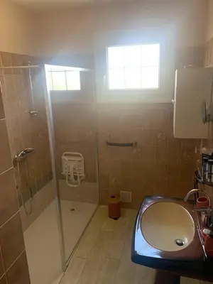 Salle de bains dans l'établissement Chez Frédérique