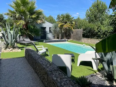 Piscine de l'établissement Maison de vacances ou située à proximité