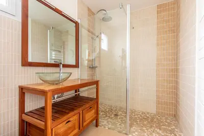 Salle de bains dans l'établissement Villa DUXCAAR
