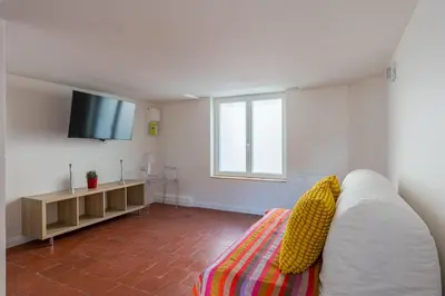 Télévision ou salle de divertissement dans l'établissement Home in Niort