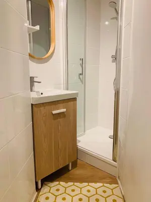 Salle de bains dans l'établissement Le Goldorak, Hyper-centre, Garage privé et Climatisation