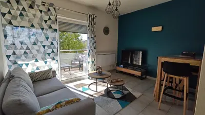 Télévision ou salle de divertissement dans l'établissement Appartement proche de La Rochelle centre