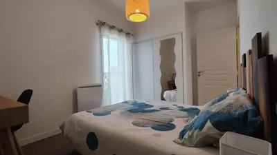 Un ou plusieurs lits dans un hébergement de l'établissement Appartement proche de La Rochelle centre