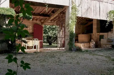 Jardin de l'établissement Gîte lépicerie de madeleine