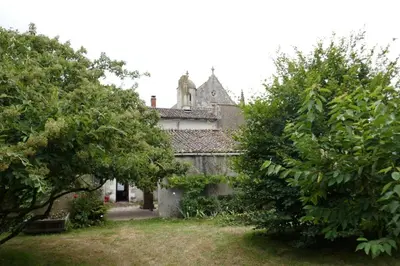 Jardin de l'établissement Gîte lépicerie de madeleine