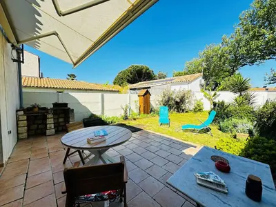 Jardin de l'établissement Maison calme à Fouras pour 4 personnes avec jardin fermé - FR-1-709-92