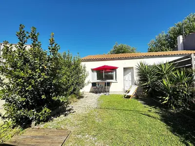 Jardin de l'établissement Maison calme à Fouras pour 4 personnes avec jardin fermé - FR-1-709-92
