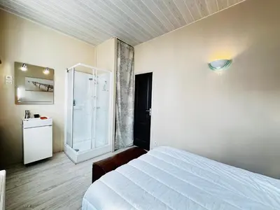 Un ou plusieurs lits dans un hébergement de l'établissement Charmante maison à 200m de la plage pour 5 personnes - FR-1-709-94
