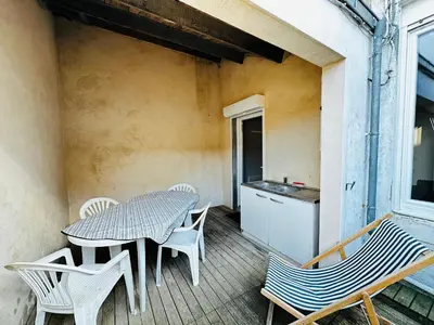 Balcon ou terrasse dans l'établissement Charmante maison à 200m de la plage pour 5 personnes - FR-1-709-94