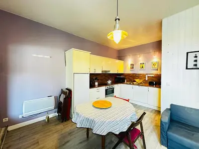 Cuisine ou kitchenette dans l'établissement Charmante maison à 200m de la plage pour 5 personnes - FR-1-709-94