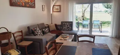 Coin salon dans l'établissement Gîte Garouille