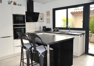 Cuisine ou kitchenette dans l'établissement La vie est belle à 10 minutes de La Rochelle